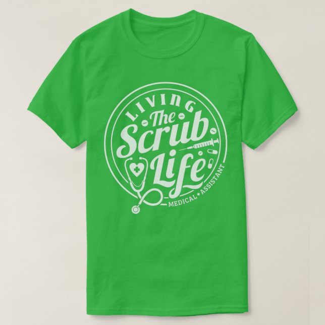 Camiseta Living the Scrub Life Medical Assistant (Diseño del anverso)