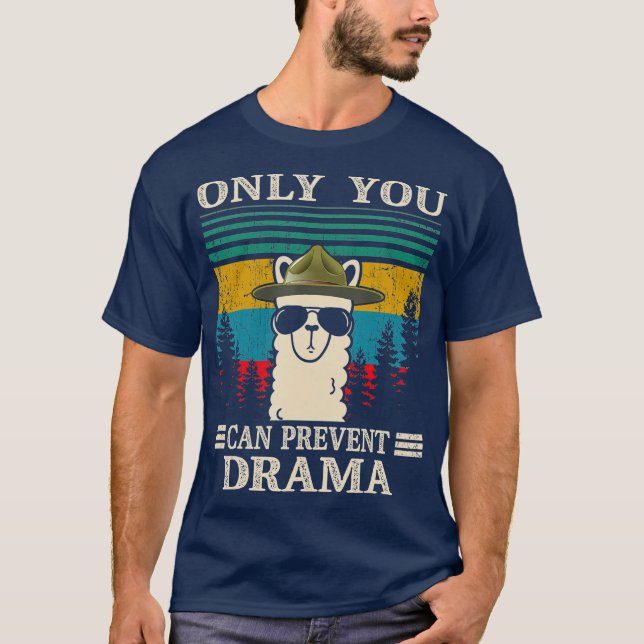 Camiseta Llama Camping Sólo Puedes Evitar Regalos Dramático (Anverso)