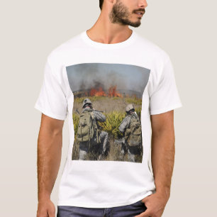 Camiseta Llamada de los soldados en la información