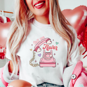 Camiseta Llámame Nunca, Retro Groovy Divertido Valentine