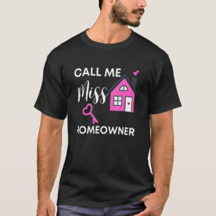 Camiseta Llámame Srta. Homeowner 2022 Chimenea Nueva Nei