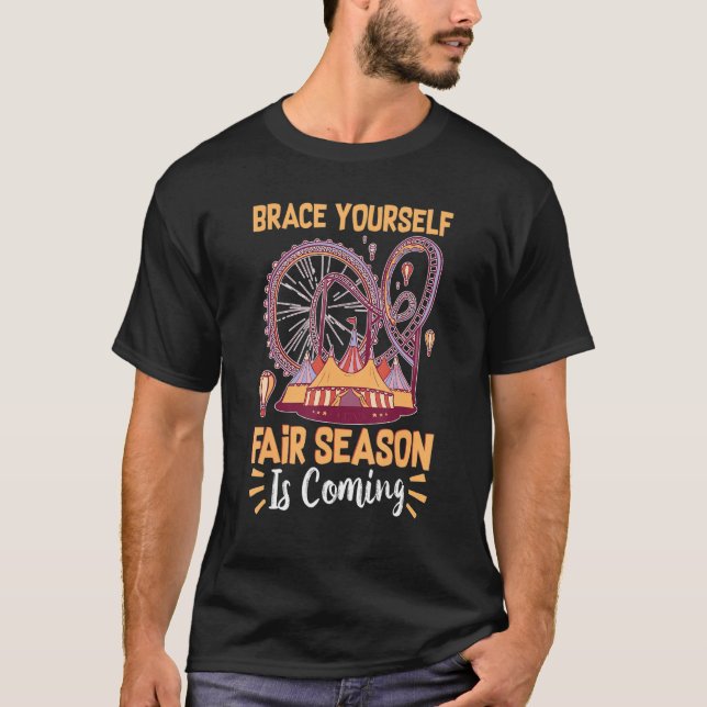 Camiseta Llega la temporada de Feria del Condado de Brace (Anverso)