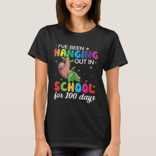Camiseta Llevo 100 días colgando en la escuela