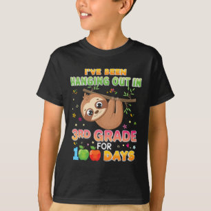 Camiseta Llevo 100 días colgando en tercer grado