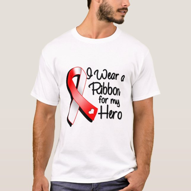 Camiseta Llevo una cinta roja y blanca para mi héroe (Anverso)