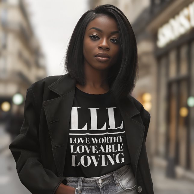 Camiseta LLL- Amor digno, amoroso, amoroso (Young African American woman wears a black shirt that reads "LLL: Love Worthy, Loveable, Loving.")