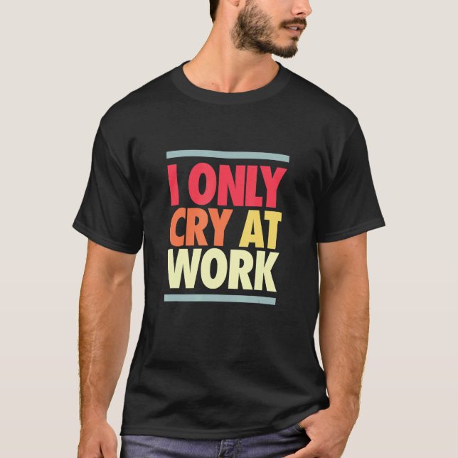 Camiseta Lloro En El Trabajo Triste Trabajador Sarcasmo Ofi (Anverso)
