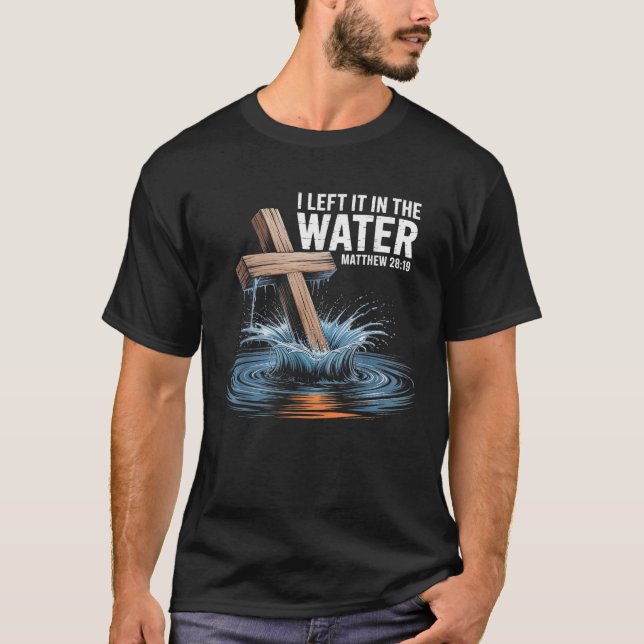 Camiseta Lo Dejé En El Agua Mateo 28 Bautismo Cristiano (Anverso)