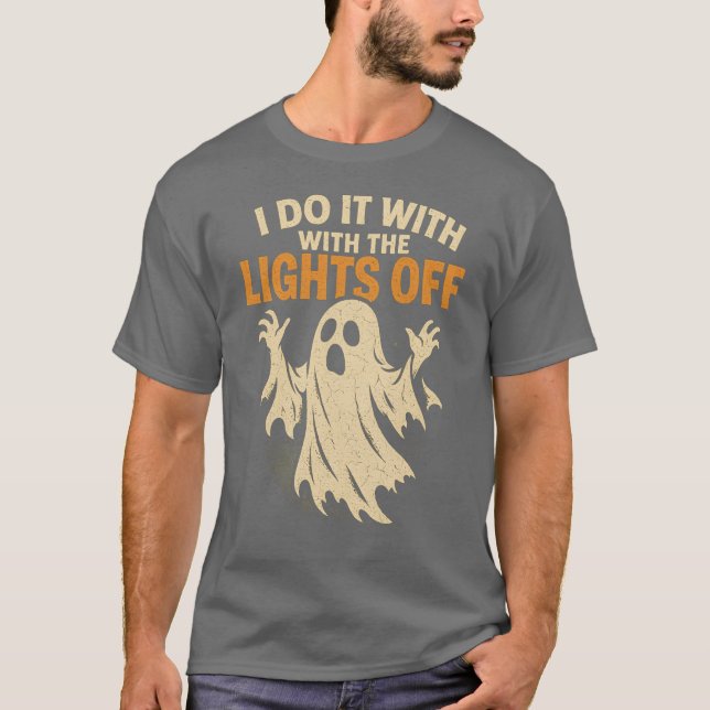 CAMISETA LO HAGO CON LA LUZ APAGADA (Anverso)