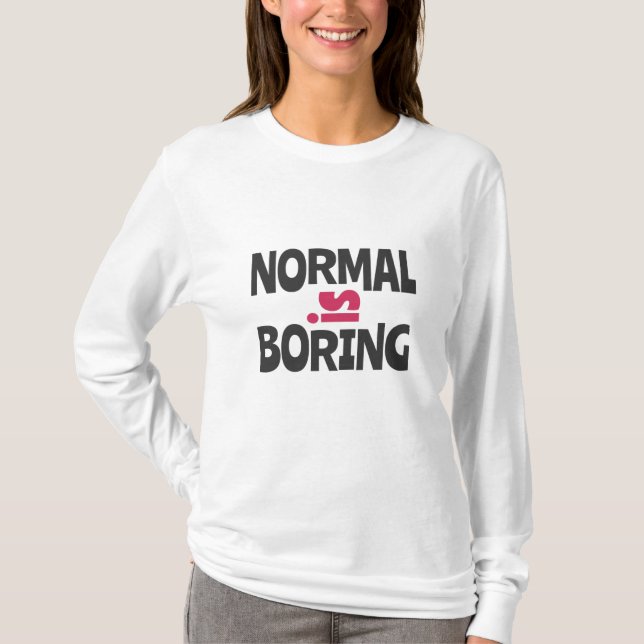 Camiseta Lo normal es aburrido (Anverso)