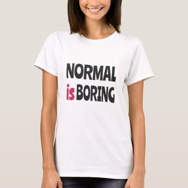 Camiseta Lo normal es aburrido (Anverso)