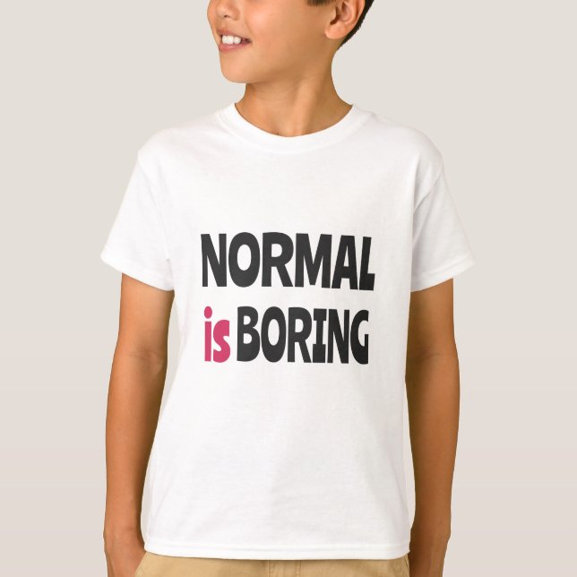 Camiseta Lo normal es aburrido (Anverso)