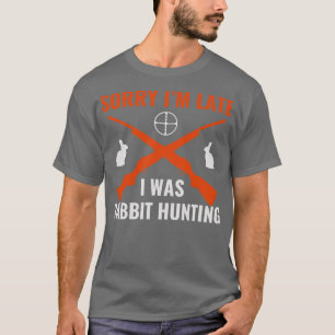 Camiseta Lo siento llego tarde Estaba cazando conejos Cazad