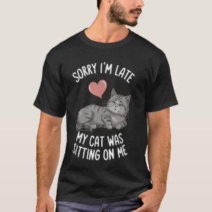 Camiseta Lo siento llego tarde mi gato estaba sentado sobre