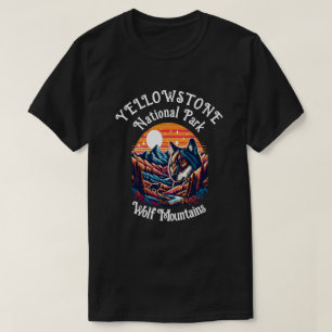 Camiseta Lobo majestuoso en el terreno montañoso