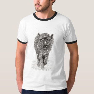Camiseta Lobo negro enojado en la nieve, invierno salvaje