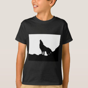 Camiseta Lobo solitario parado en una colina
