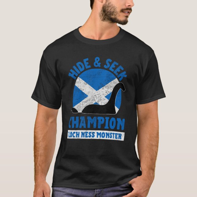 Camiseta Loch Ness Monster Nessie Hide And Seek Champion (Anverso)
