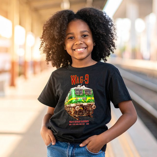 Camiseta Locomotora WAG-9. Ferrocarril de la India (WAG-9 Locomotive. Indian Railways freight train. Girl Basic T-Shirt)