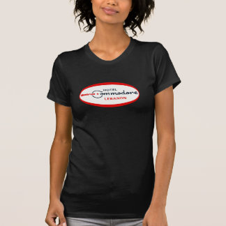 Camiseta Logotipo 1983 del comodoro del hotel