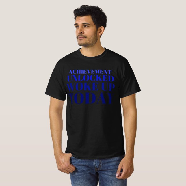 Camiseta "Logro desbloqueado: ¡Desperté hoy!" (Anverso completo)