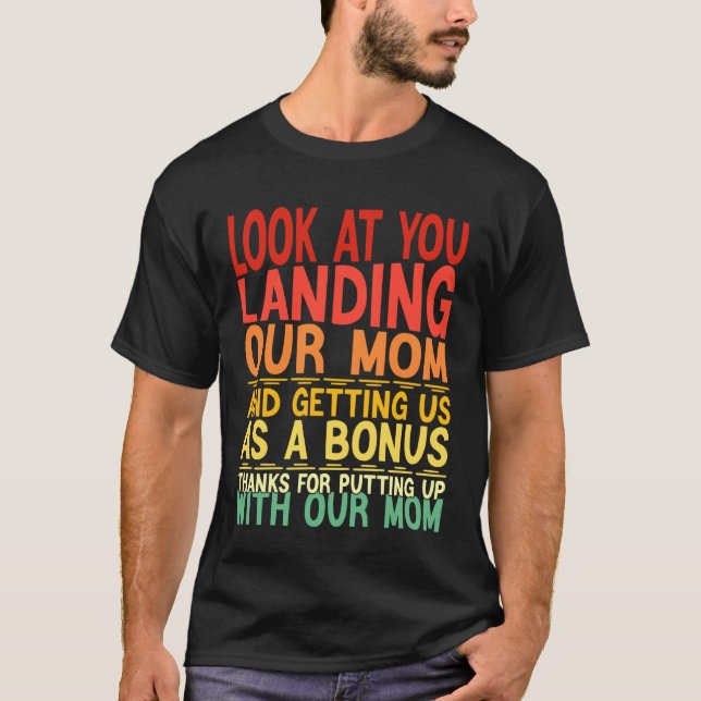 Camiseta Look At You Landing Our Mom Funny Father's Day Dad (Anverso)
