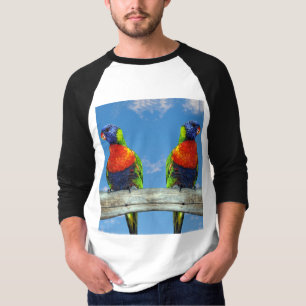 Camiseta Lorikeets arcoiris colgados en una rama