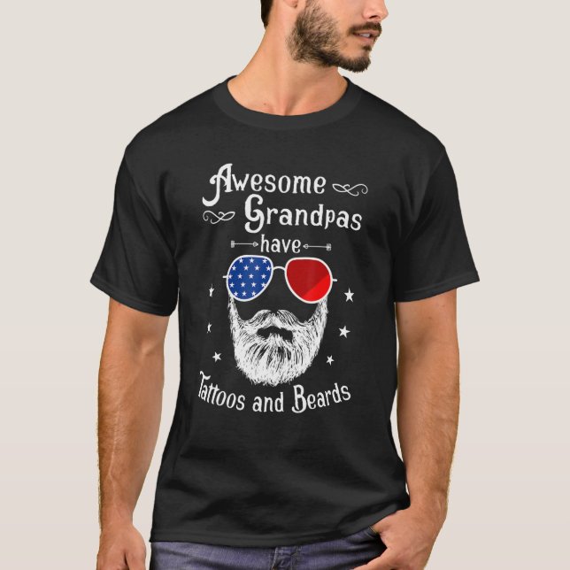 Camiseta Los Abuelos Impresionantes Tienen Tatuajes Y Barba (Anverso)