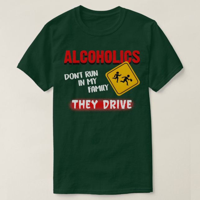 Camiseta Los Alcohólicos No Corren En Mi Familia Conducen (Diseño del anverso)