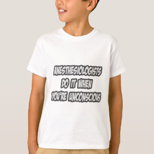 Camiseta Los anestesiólogos lo hacen cuando estás inconscie