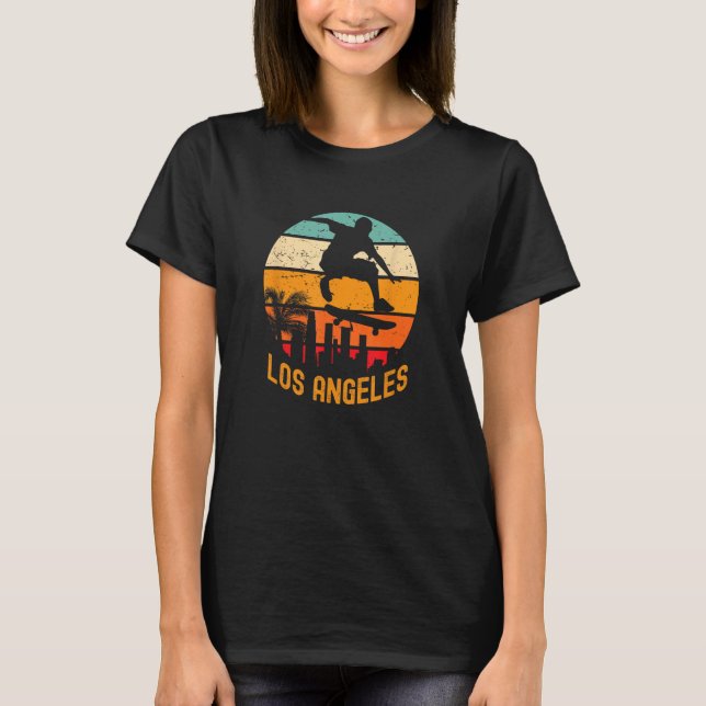 Camiseta Los Angeles with skateboarder flying above with re (Anverso)