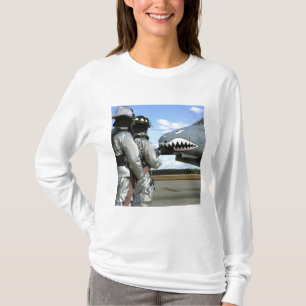 Camiseta Los bomberos despliegan una manguera de bomberos