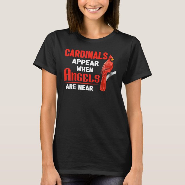 Camiseta Los Cardenales Aparecen Cuando Los Ángeles Están C (Anverso)