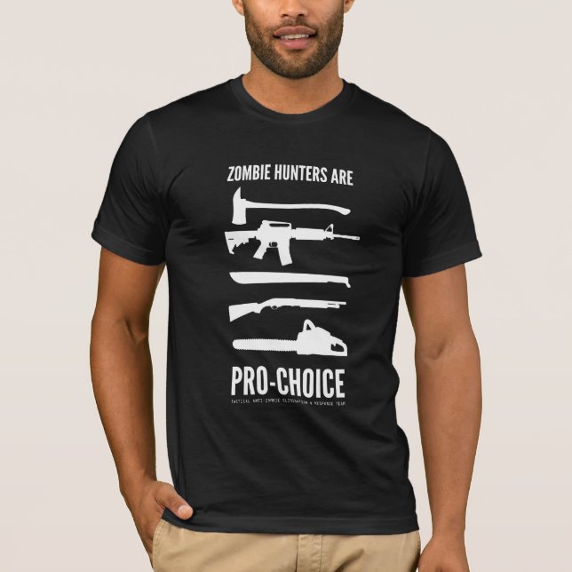 Camiseta Los cazadores del zombi son favorable opción (Anverso)