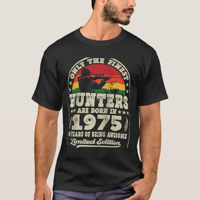 Camiseta Los Cazadores Más Finos Nacieron En 1975 En La Caz (Anverso)