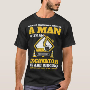 Camiseta Los conductores de Mens Excavator nunca subestiman