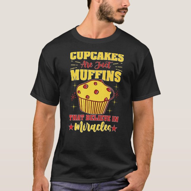 Camiseta Los Cupcakes Son Sólo Muffins Que Creen En Los Mil (Anverso)
