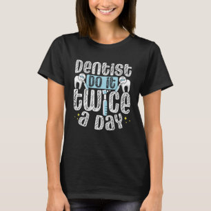 Camiseta Los Dentistas Lo Hacen Dos Veces Al Día Dentarios