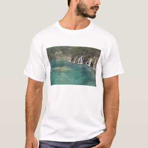 Camiseta Los depósitos minerales hacen cascadas y agua clar