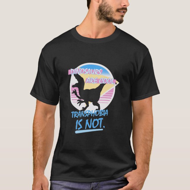 Camiseta Los dinosaurios son transfobia Guay no es divertid (Anverso)