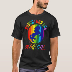 Camiseta Los educadores son maestros gay mágicos en el arco