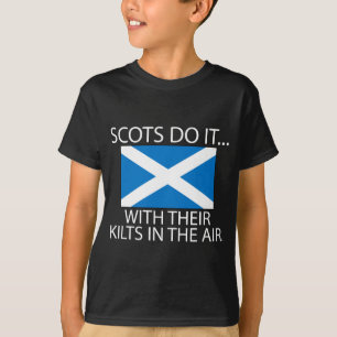 Camiseta Los escoceses lo hacen... con sus kilts en el aire