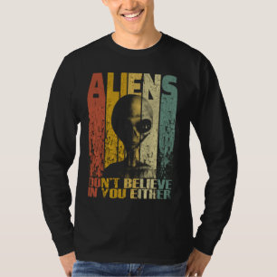 Camiseta Los extranjeros no creen en ti ni en un extraño gr