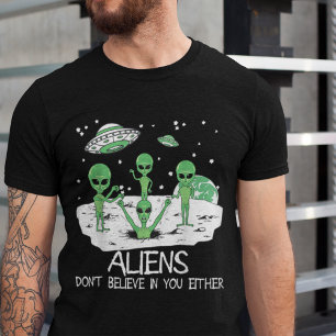 Camiseta Los extranjeros no creen en ti tampoco son un extr