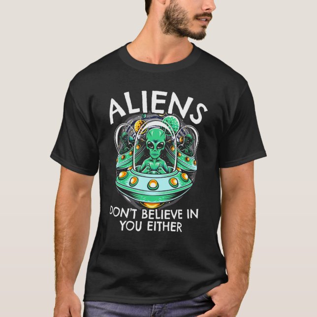 Camiseta Los Extranjeros No Creen En Ustedes Ni Ufo Hunter  (Anverso)