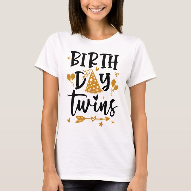 Camiseta Los gemelos de cumpleaños celebran el nacimiento d (Anverso)