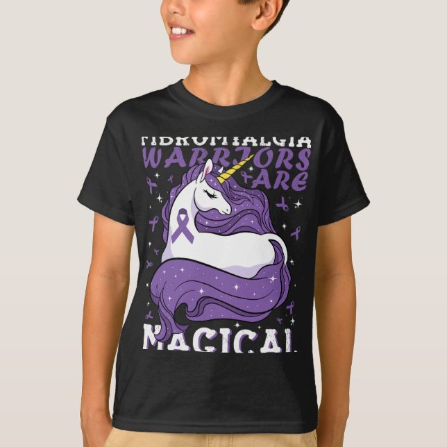 Camiseta Los Guerreros De Fibromialgia Son Amantes Magicos  (Anverso)