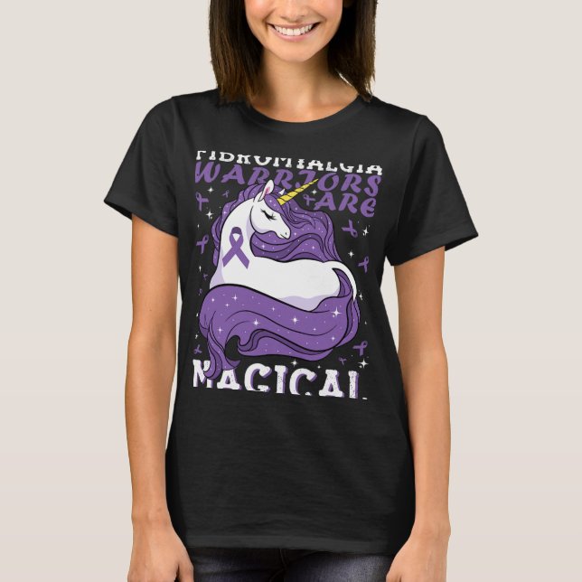 Camiseta Los Guerreros De Fibromialgia Son Amantes Magicos  (Anverso)