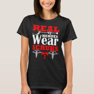 Camiseta Los Héroes Llevan Scrubs Enfermera Enfermería Cna 