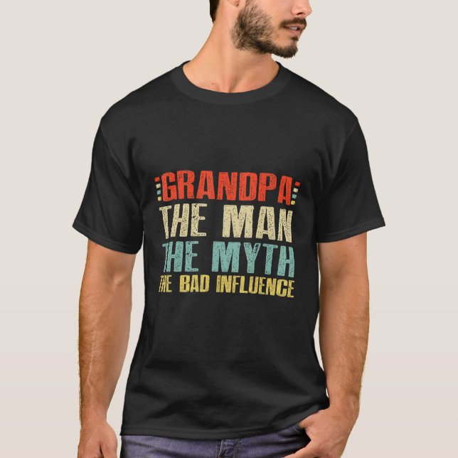 Camiseta Los Hombres Abuelo El Hombre El Mito La Mala Influ (Anverso)